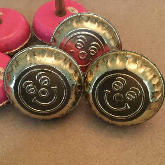 Vintage Tin Noisemakers New Year’s Eve Set of 6 Pink Silver Smile Happy … - Picture 6 of 7